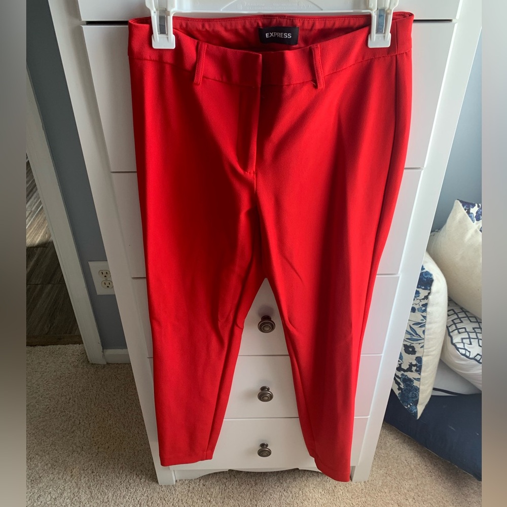 Stretchy and slim slacks
